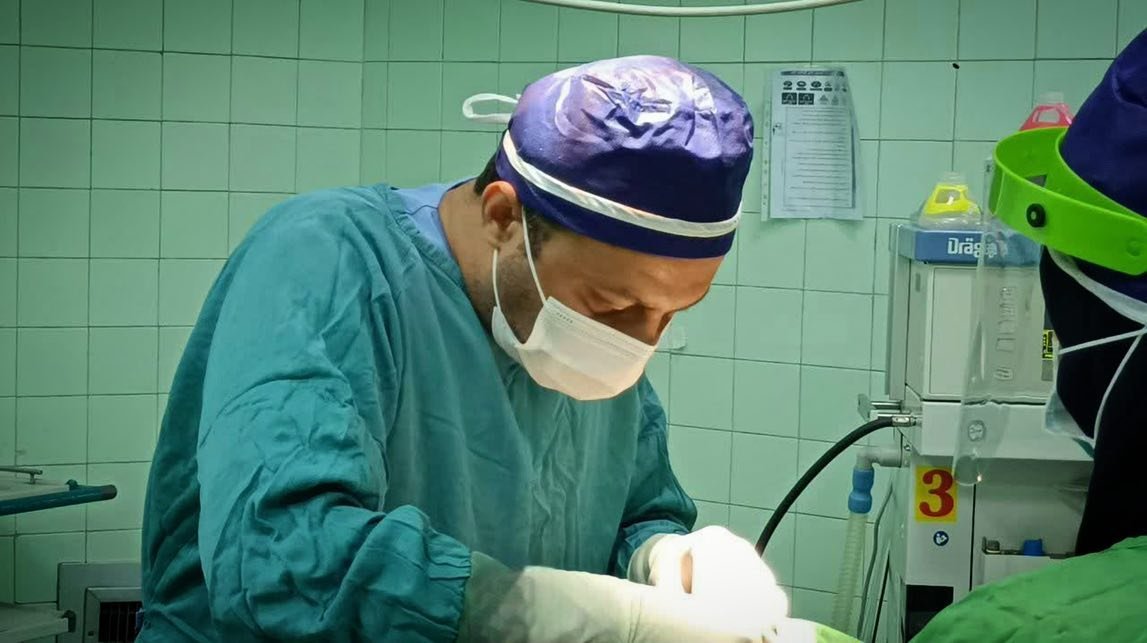 دکتر فرزاد قطبی